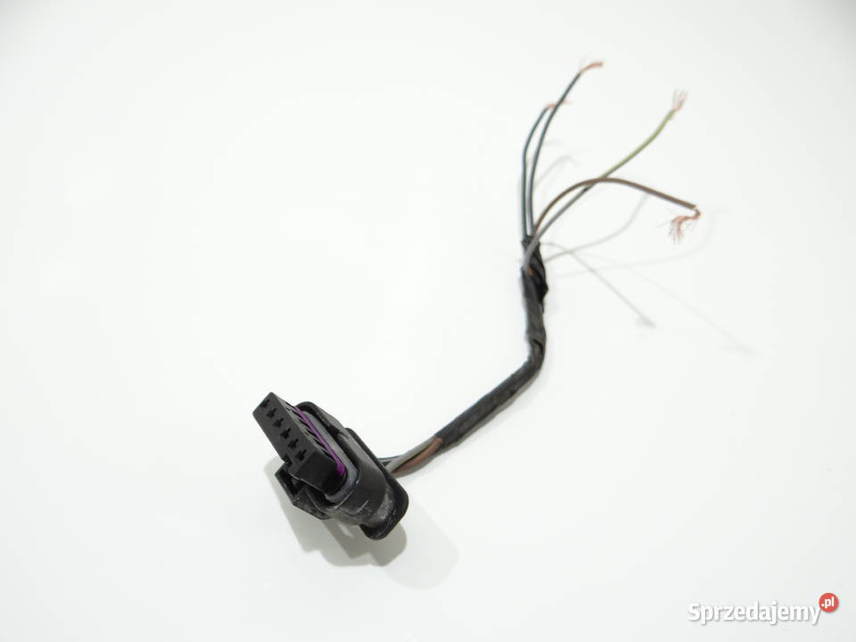 KOSTKA LAMPY TYŁ W BŁOTNIK BMW F30 osobowe Strzyżewice