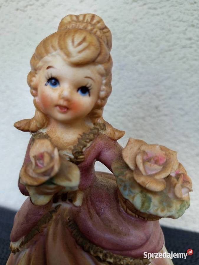 Zabtykowa ceramiczna figurka młodej Damy z mazowieckie Warszawa