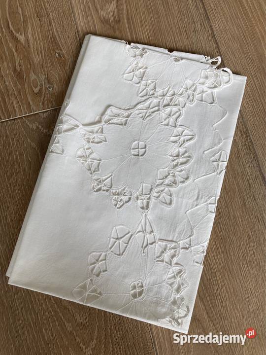 Obrus koło ręcznie haftowany Skierniewice