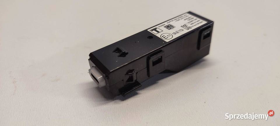 MAZDA 2 TOYOTA YARIS IV GNIAZDO PORT USB