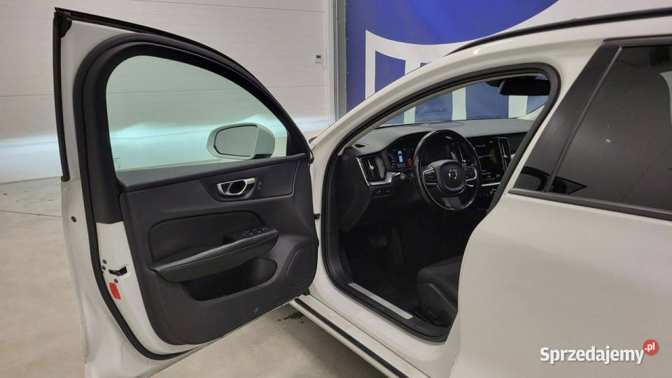 Volvo V60 B3 B Momentum Core aut II 2018 Samochody osobowe mazowieckie