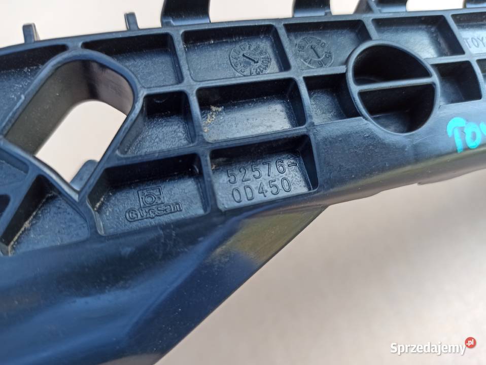 TOYOTA YARIS III ŚLIZG ZDERZAKA LEWY TYŁ Trzciel