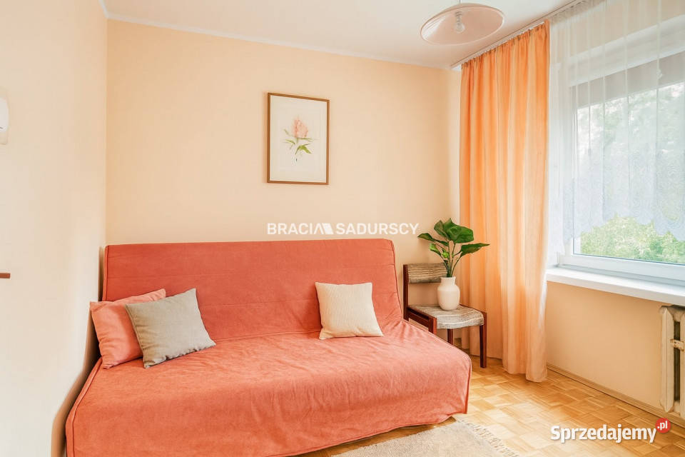 Mieszkanie 5835m2 3 pokoje Kraków Powstańców Rok budowy 1981