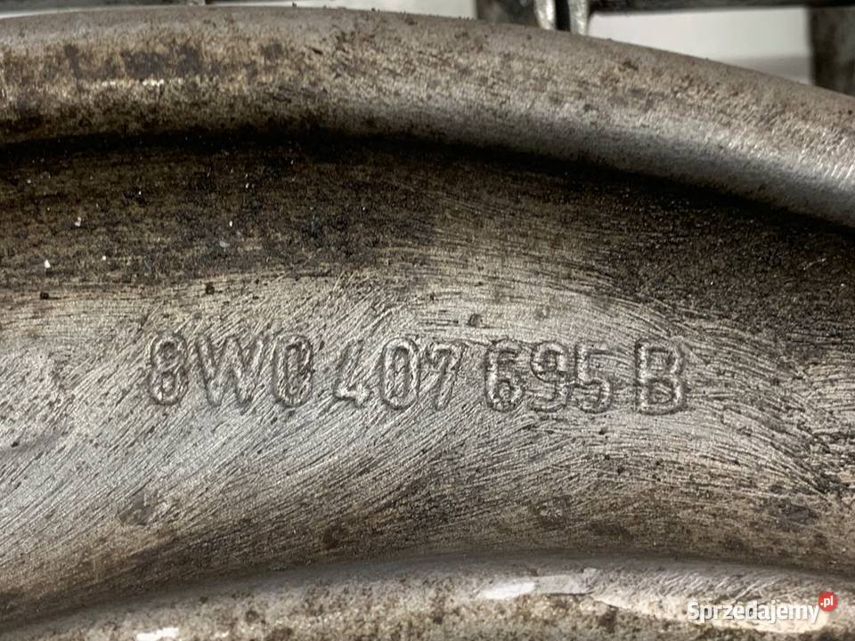 WAHACZ LEWY PRZÓD AUDI A4 B9 Kombi 8W0407695B osobowe