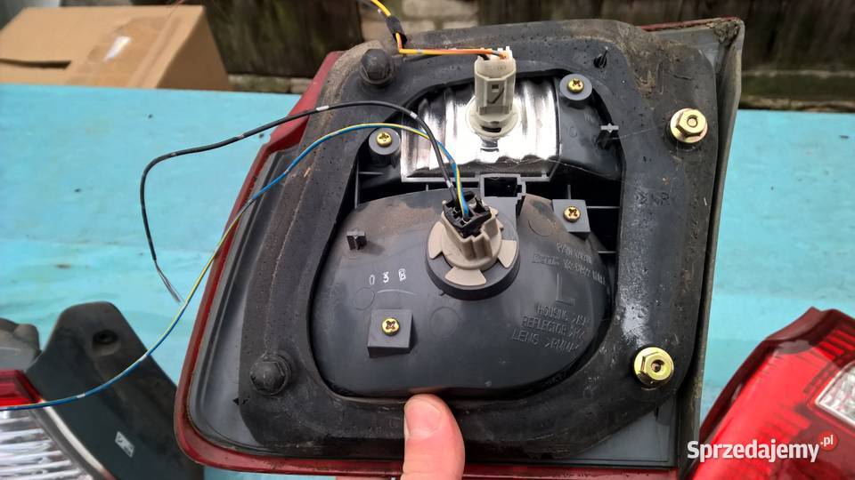 Lampy tylne prawa lewa lampy w klapę Mazda 626 Chełm