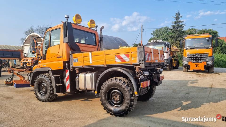 MercedesBenz Unimog U300 Gotowy do różnorodnych manualna Samochody dostawcze Markowice