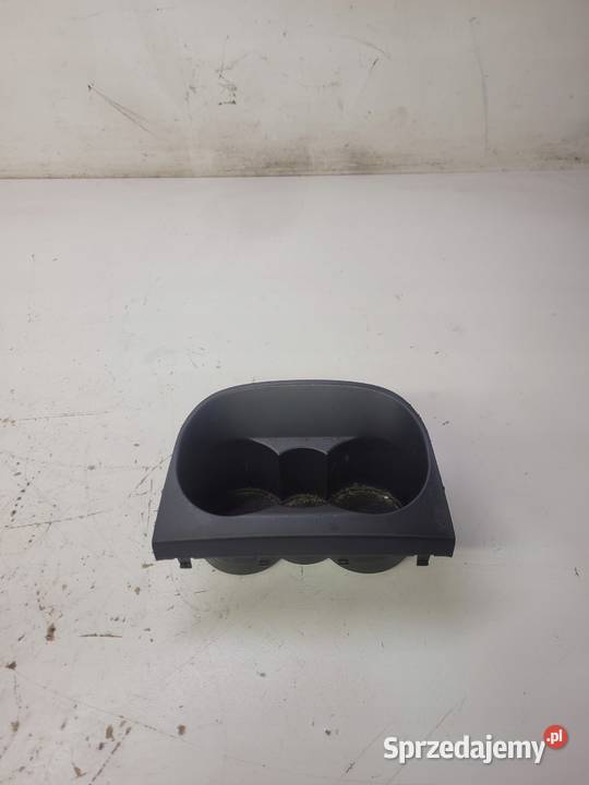 UCHWYT SCHOWEK NA KUBKI AUDI A1 8X 8X0862533 Schowki, półki Przystajń