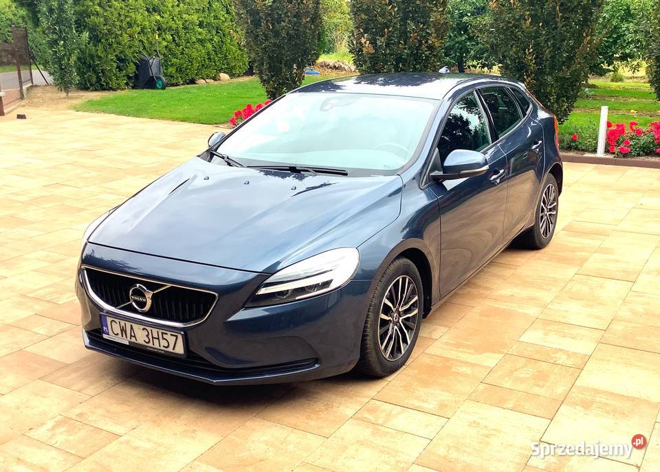 Volvo V40 D2 Momentum 2017 r Rok produkcji 2017 V40 Ryńsk