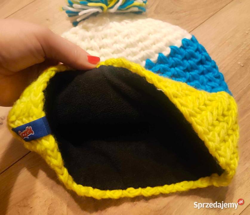 Czapka zimowa wełniana trójkolorowa z pomponem Ciechocinek sprzedam