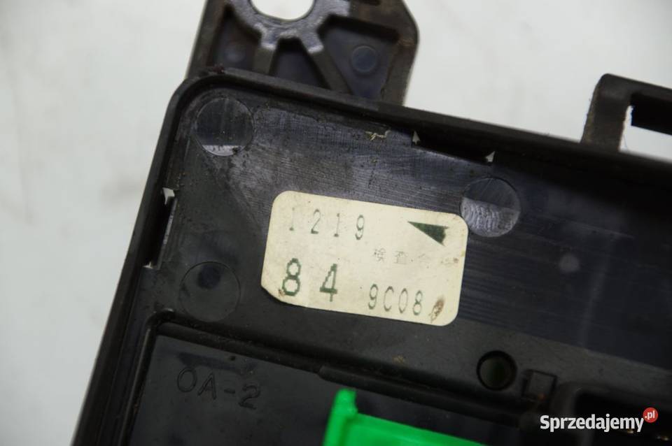 SKRZYNKA BEZPIECZNIKÓW MAZDA 323F Lipno sprzedam