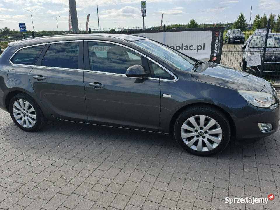 Opel Astra Sports Tourer J 20092019 gniazdo USB Lipówki