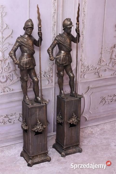 Dwie Figury z Brązu Strażnicy przed Dom Rzymski Kraków