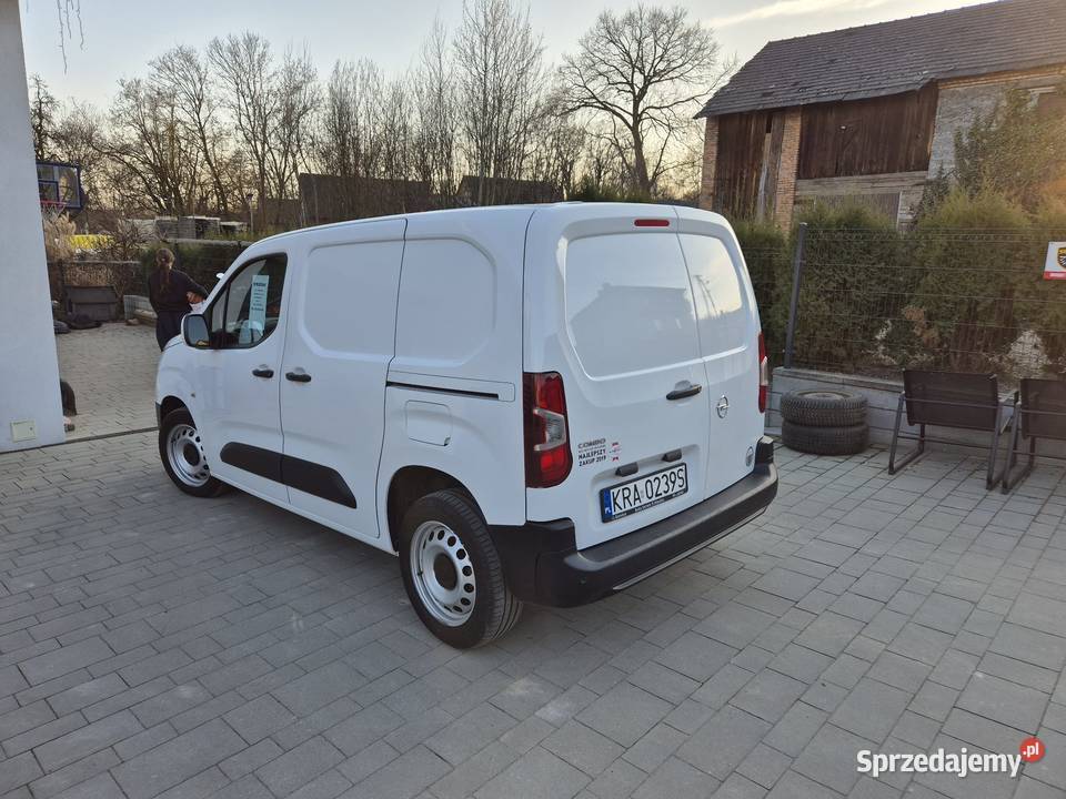 Opel Combo 16 zadbany kupiony w polskim salonie Morawica
