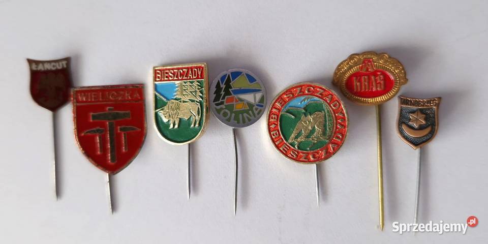 Kolekcja przypinekpinów turystycznych 8 sztuk Kolekcje
