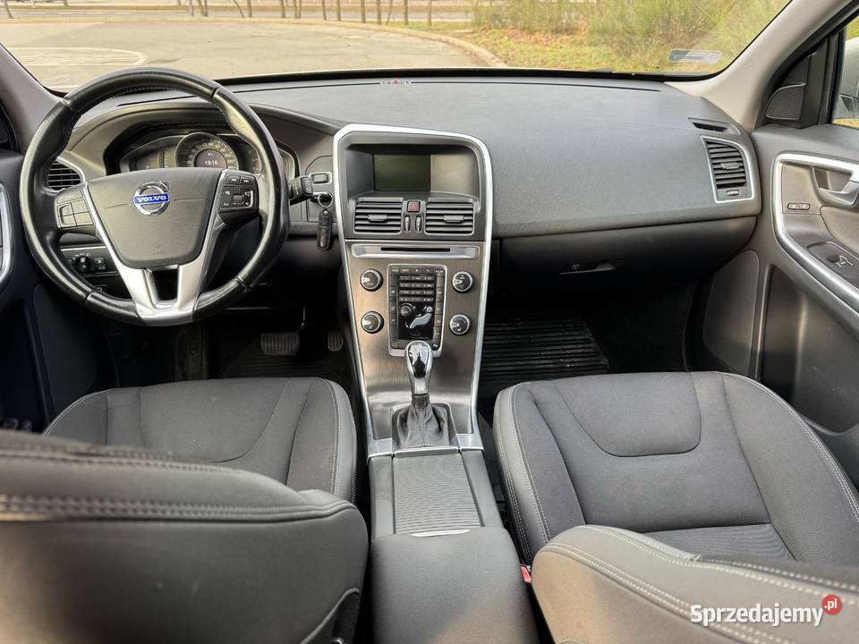 Volvo XC60 Momentum Diesel Automat 8biegowy ASO Bełchatów