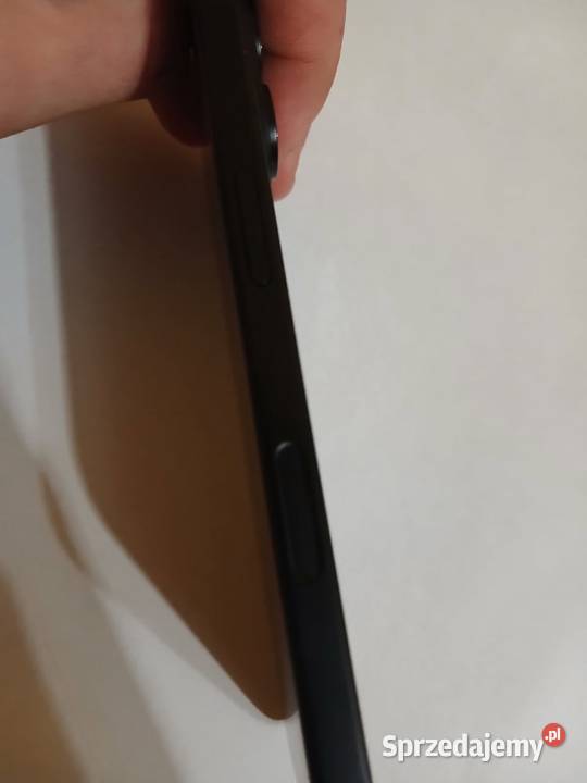 Sprzedam iPhone 16 stan idealny