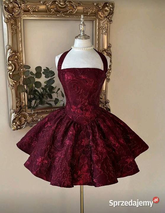 Piękna sukienka w kolorze bordowym idealna na Spódnice i sukienki Olesno