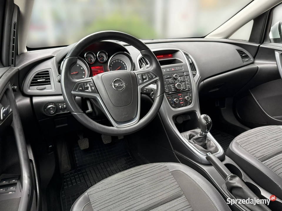 Opel Astra Sedan 14 Turbo 140 Manual Salon Jeden 140KM