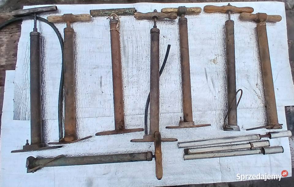 Stara kultowa pompka ręczna zabytek PRL retro Hrubieszów