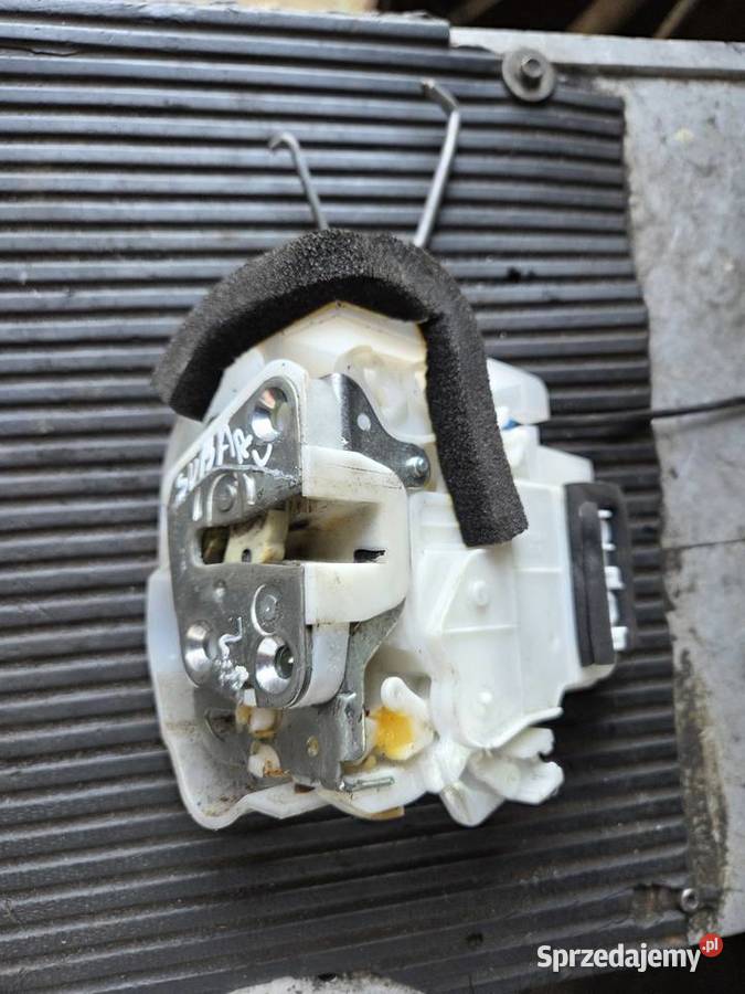 Zamek Subaru outback lewy przód Łagów