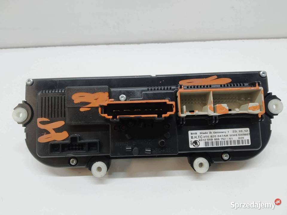 PANEL NAWIEWU 3T0820047AH 5HB00975261 Skoda