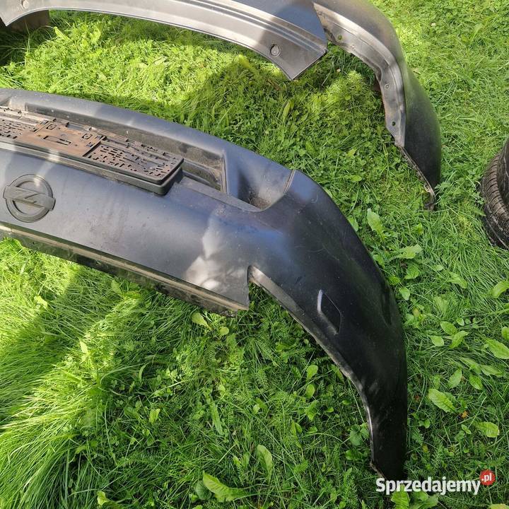 Nissan 370Z zderzaki przód i tył