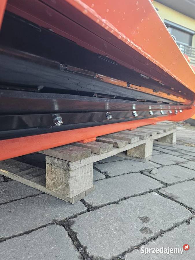 Samozaładowcza Posypywarka piasku 2m na Tuz nieuszkodzony łódzkie