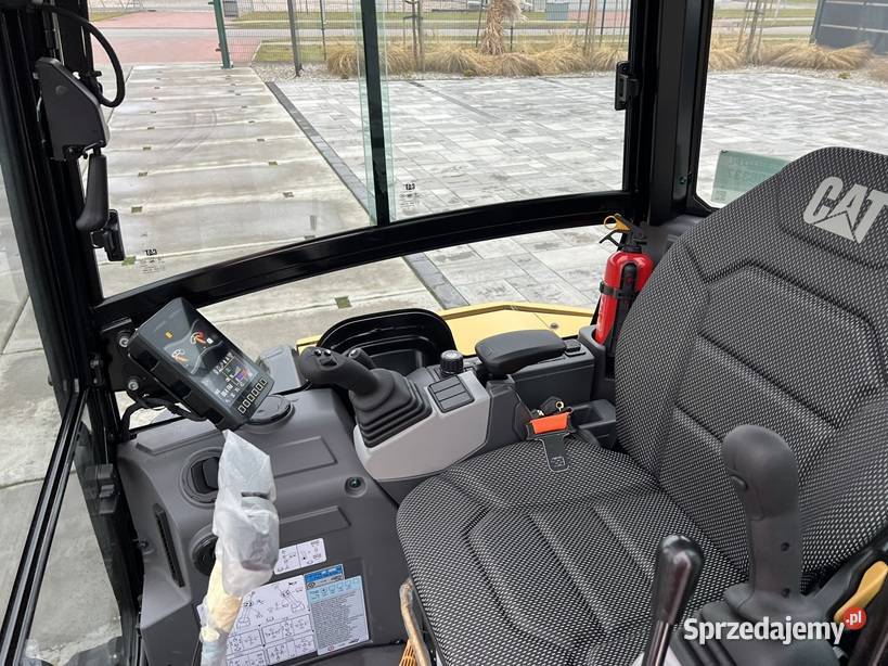 FABRYCZNIE NOWA MINIKOPARKA CATERPILLAR 3027 CR Maszyny budowlane Tuliszków
