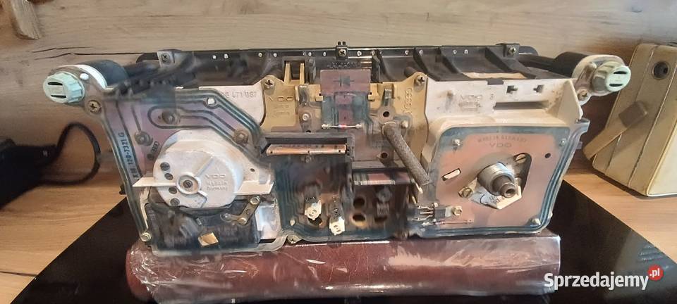 Licznik zegary Audi 80 B2 81 117 185 VDO Uniejów