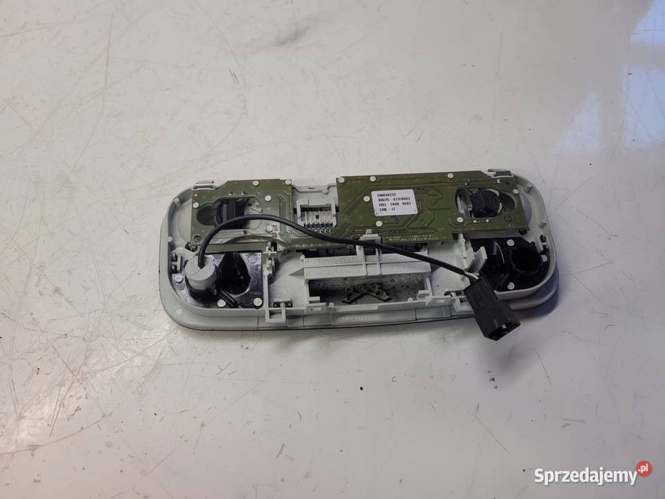 LAMPKA KABINY AUDI A3 8P CABRIO TT 8J0947111BB Oświetlenie kabiny Przystajń