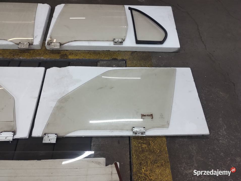 BMW e30 sedan brązowe szyby osobowe Zestawy naprawcze Części samochodowe śląskie