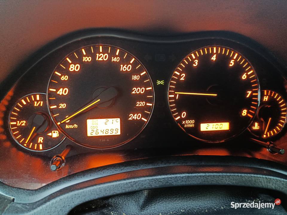 Toyota Avensis Serbów
