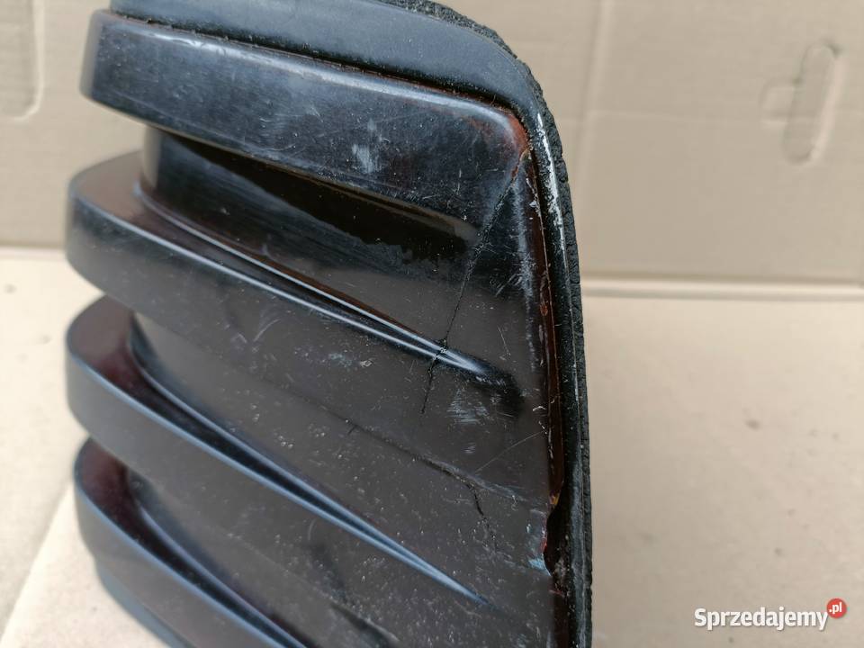 Mercedes Benz W124 lampa tył prawa sedan ciemna osobowe Drezdenko