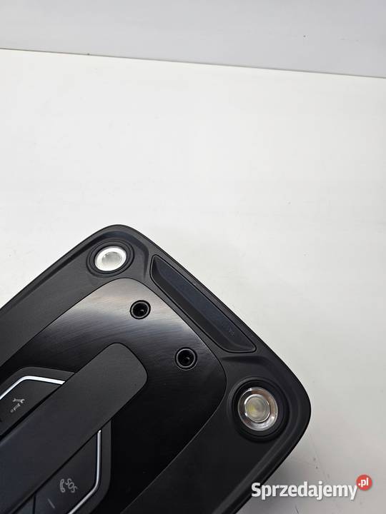 LAMPKA PODSUFITKI AUDI A4 B9 8W0947135G LED 6 Wyposażenie wnętrza Przystajń