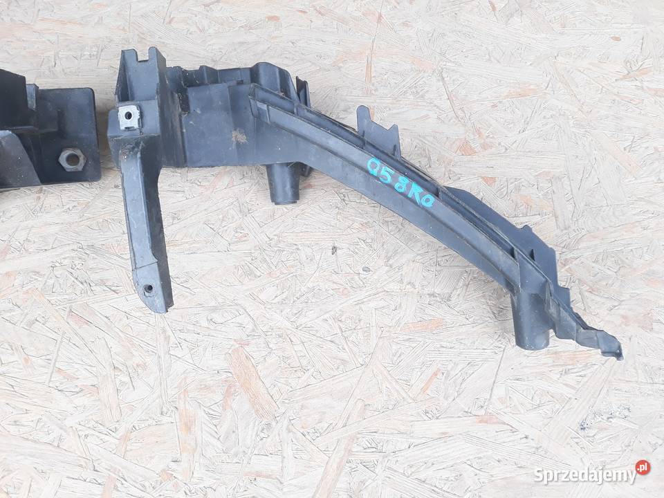 AUDI Q5 ŚLIZG POD LAMPĘ PRAWY PRZÓD 8R0807608B