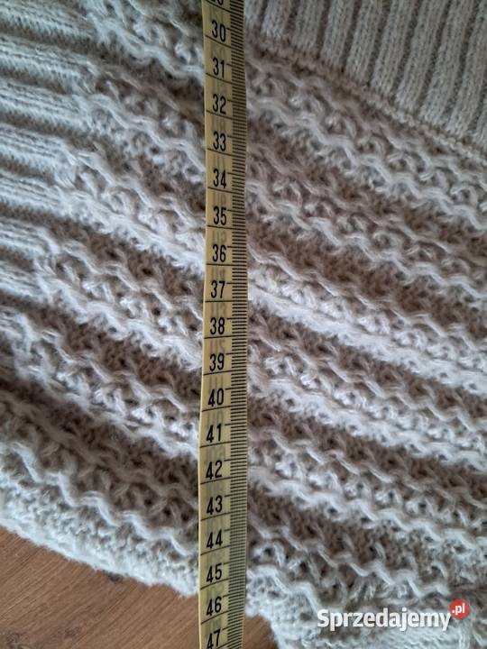 Krótki sweter damski vneck Łódź