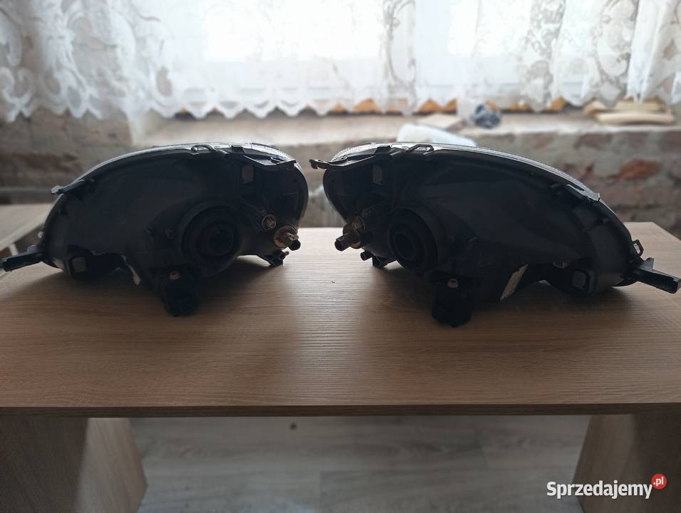 Lampy przednie przód Toyota Yaris I lewa i prawa Lampy przednie Motoryzacja