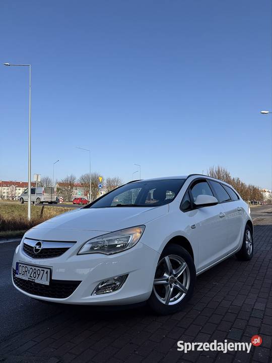 Opel Astra J 14 101 doinwestowana zadbana benzyna Astra Grudziądz