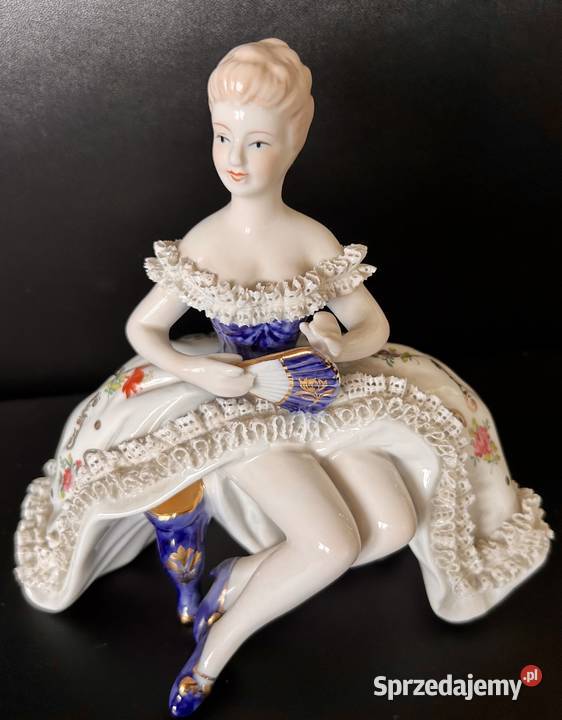 Komplet porcelanowych figurek dam dworu Zbrosławice