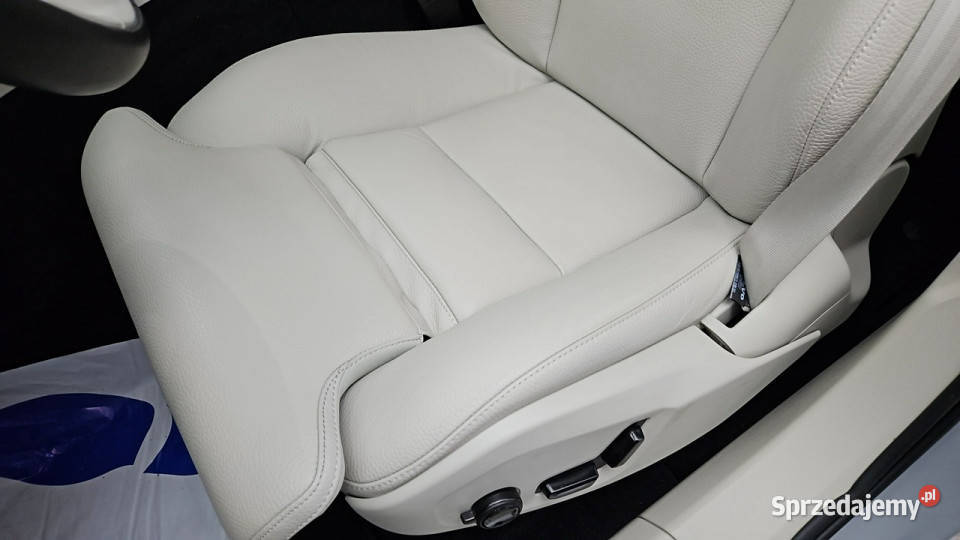 Volvo XC 60 B4 D AWD Plus Dark aut Z Polskiego nieuszkodzony Warszawa