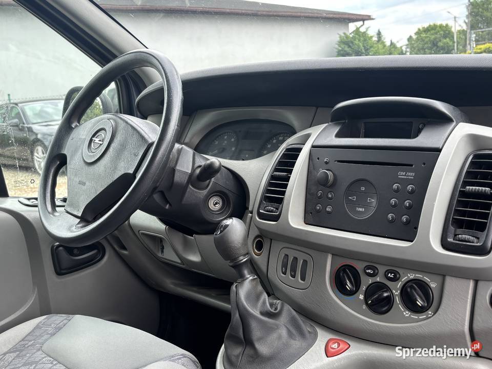 Opel Vivaro 2005r 9 osobowy przyciemniane szyby Paniówki