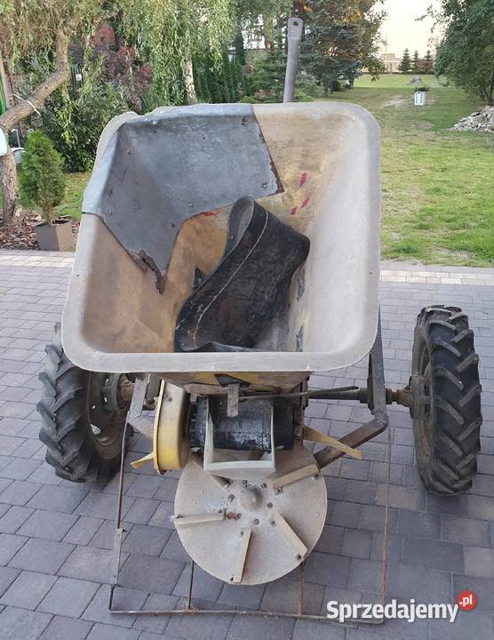 Rozsiewacz nawozu KOS nieuszkodzony Miedźno