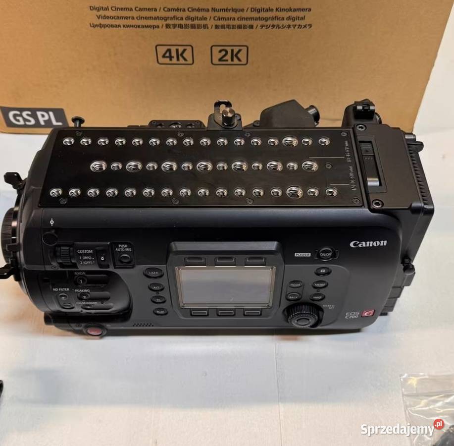 Korpus kamery filmowej Canon C700 z mocowaniem Warlity Małe