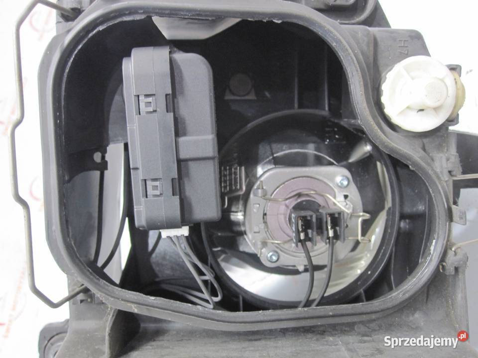 SEAT LEON II LIFT 10r lampa prawa przód Kielce