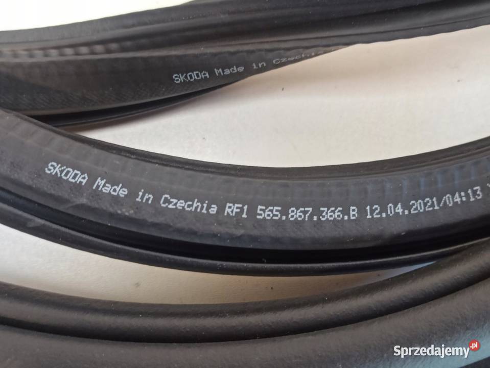 USZCZELKA SKODA KODIAQ 565837119A 565867368B