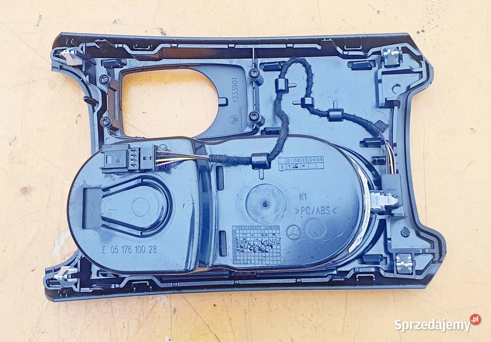 MERCEDES W117 W176 OBUDOWA PANEL NA KUBKI Rok produkcji 2015 Radom