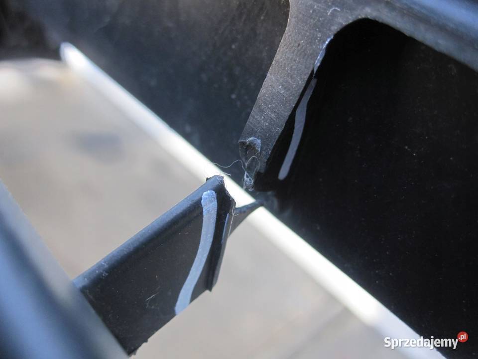 VW GOLF V 07r zderzak przód