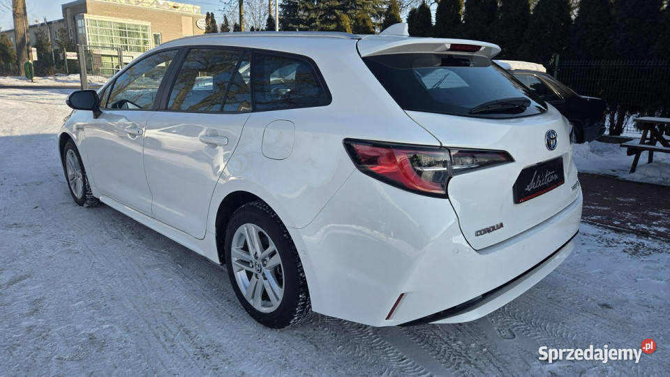 Toyota Corolla 18 HSD BLISY Ast Parkowani lakier metallic Otwock Mały