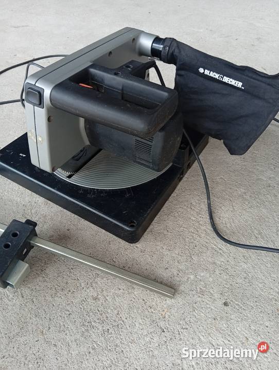pilarka ukośna ukośnica Black Decker Plus SR700 Byczyna