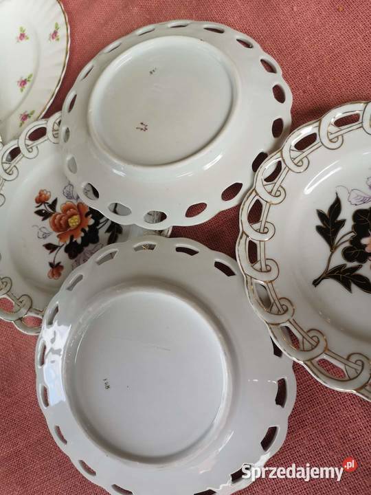 Talerzyk deserowy z koronkowym ażurem Sygnatura